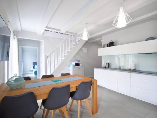 Deluxe Family Suite image 1