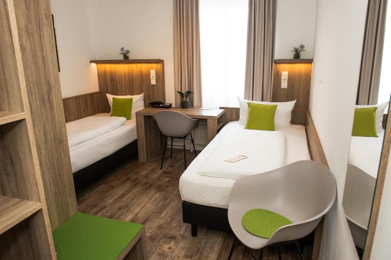 Twin Room image 1