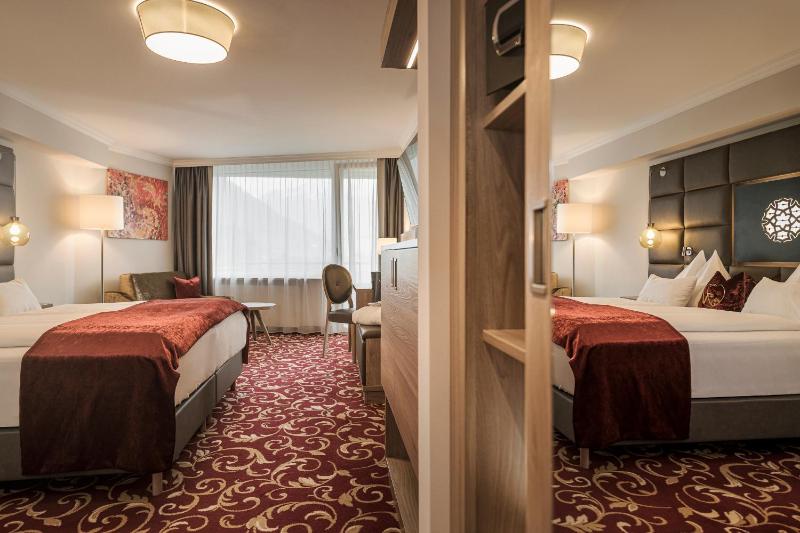 Double Room with Balcony - Free access to Alpentherme image 3
