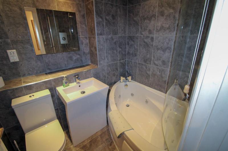 Glenmore Hewetson Court centrally located 1st floor apartment in Keswick - image 5