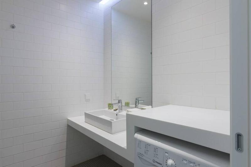 One-Bedroom Apartment image 4