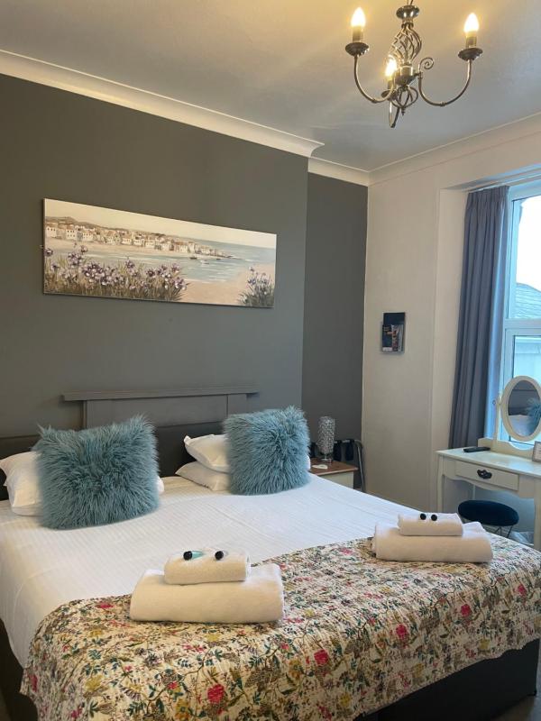 Double Room with Private Bathroom image 4