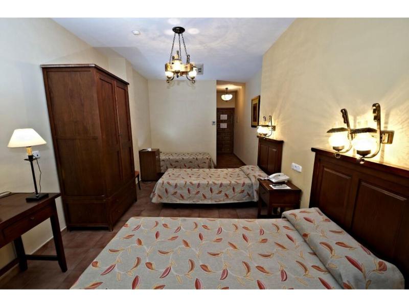 Triple Room with Private Bathroom image 4