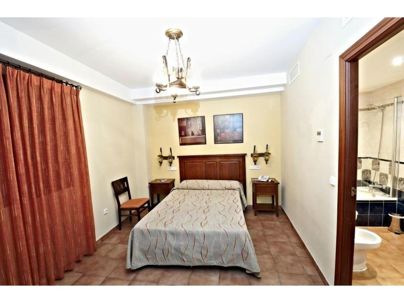 Single Room image 3