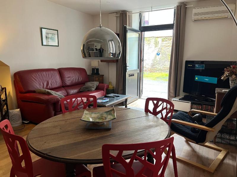 One-Bedroom Apartment image 3