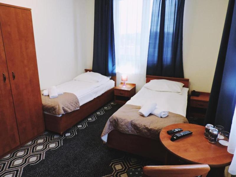 Standard Twin Room image 1