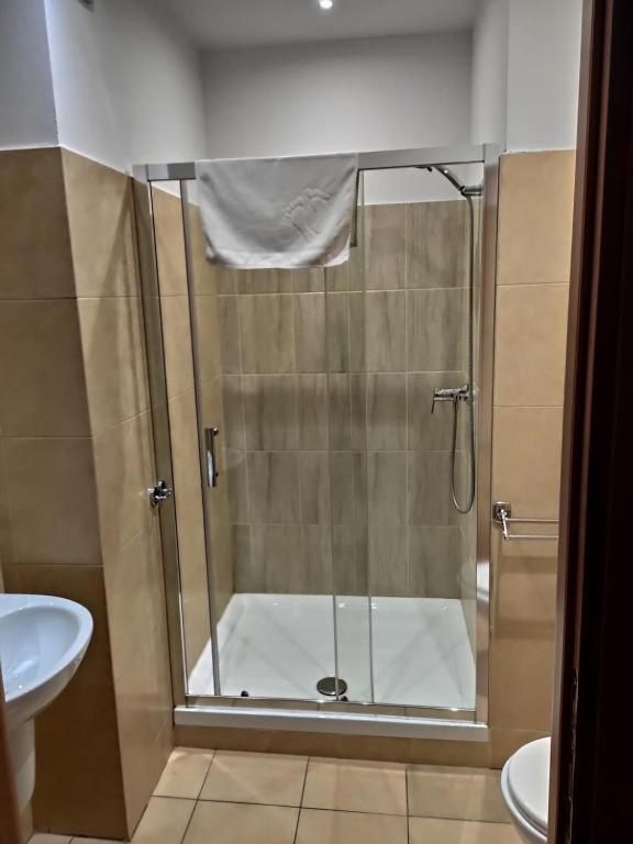 Standard Twin Room image 2