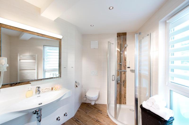 Deluxe Double Room with Balcony image 2