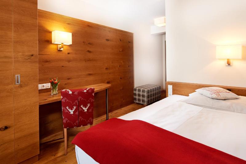 Deluxe Single Room with Balcony image 4