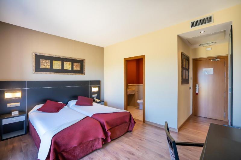 Double or Twin Room image 3