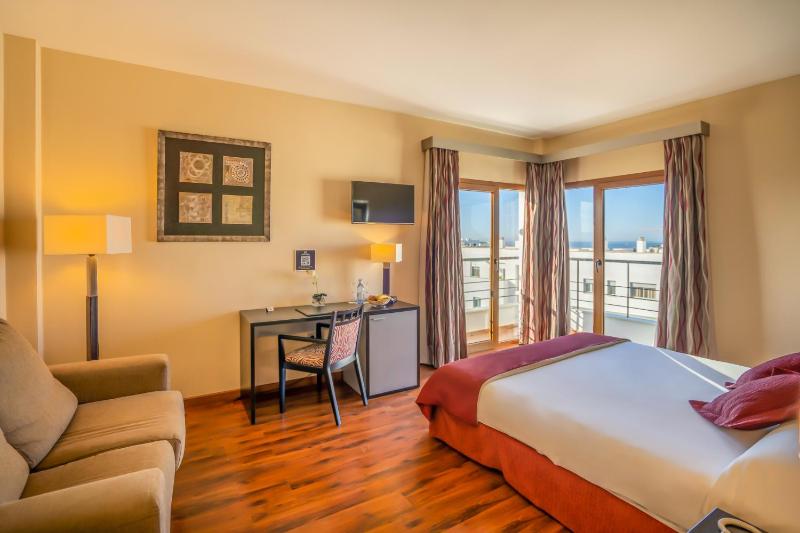 Triple Deluxe Room (3 adults) image 4