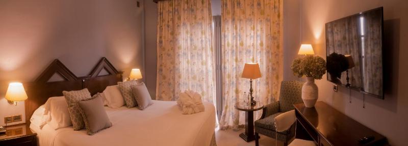 Standard Room (2 Adults + 1 Child) image 2