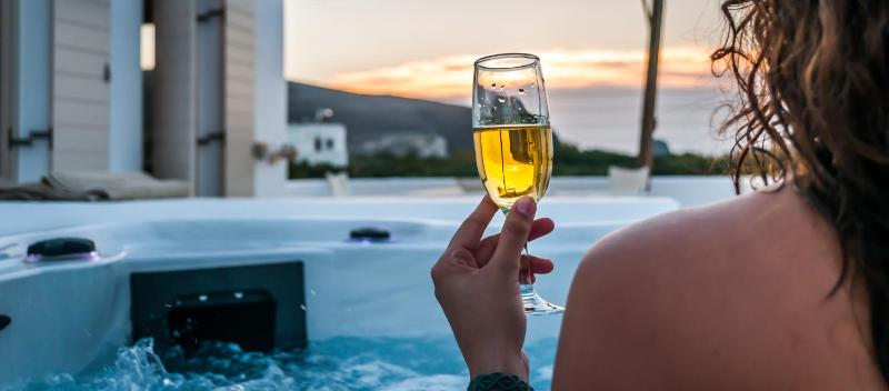 Suite with Hot Tub and Sea View image 1