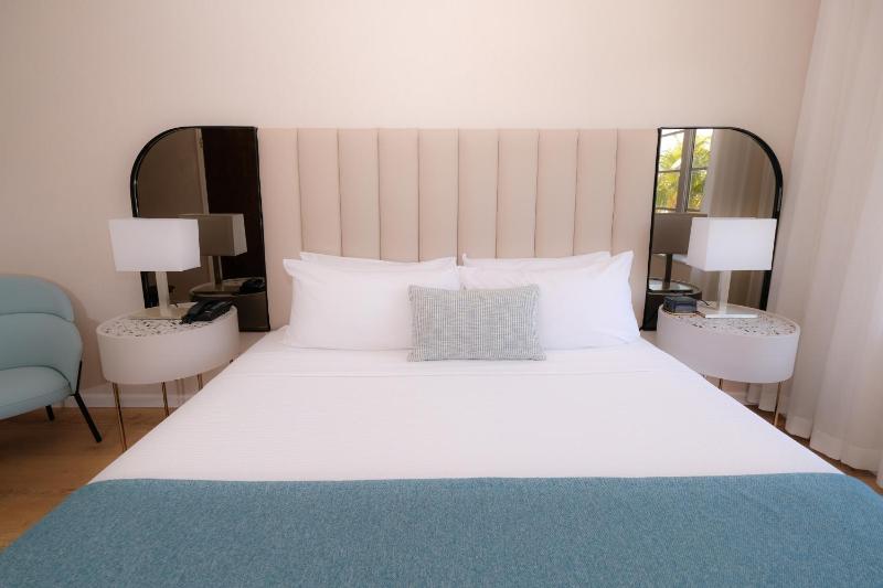Avalon Hotel - image 41