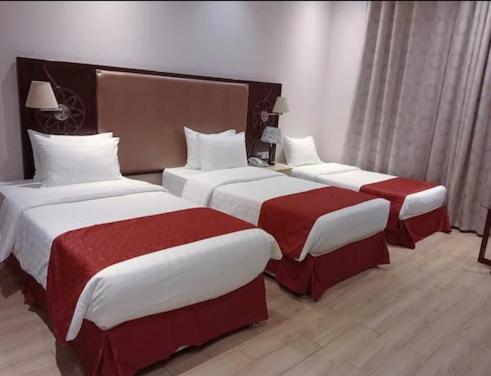 Superior Triple Room image 2