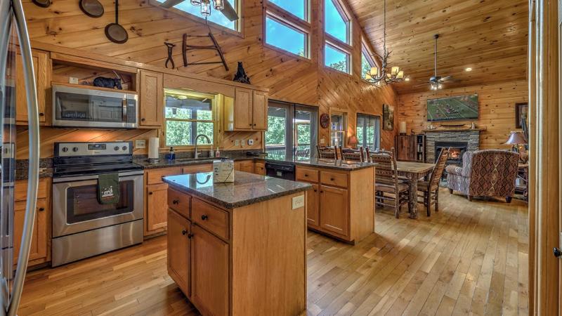 Lake Vista Lodge- Beautiful Mountain and Lake View | Hot Tub | Game Room | Firepit - image 8