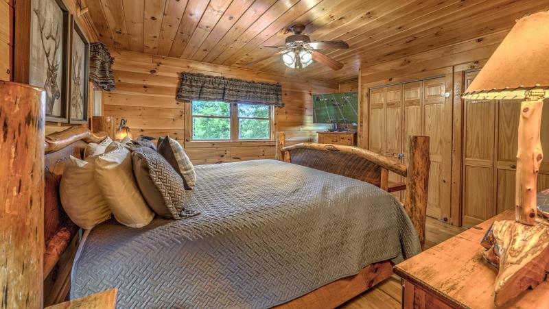 Lake Vista Lodge- Beautiful Mountain and Lake View | Hot Tub | Game Room | Firepit - image 18