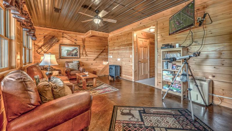 Lake Vista Lodge- Beautiful Mountain and Lake View | Hot Tub | Game Room | Firepit - image 19
