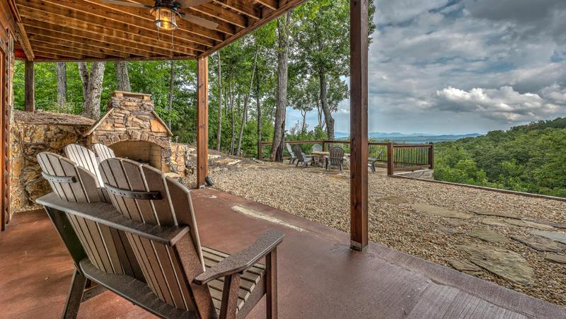 Lake Vista Lodge- Beautiful Mountain and Lake View | Hot Tub | Game Room | Firepit - image 14