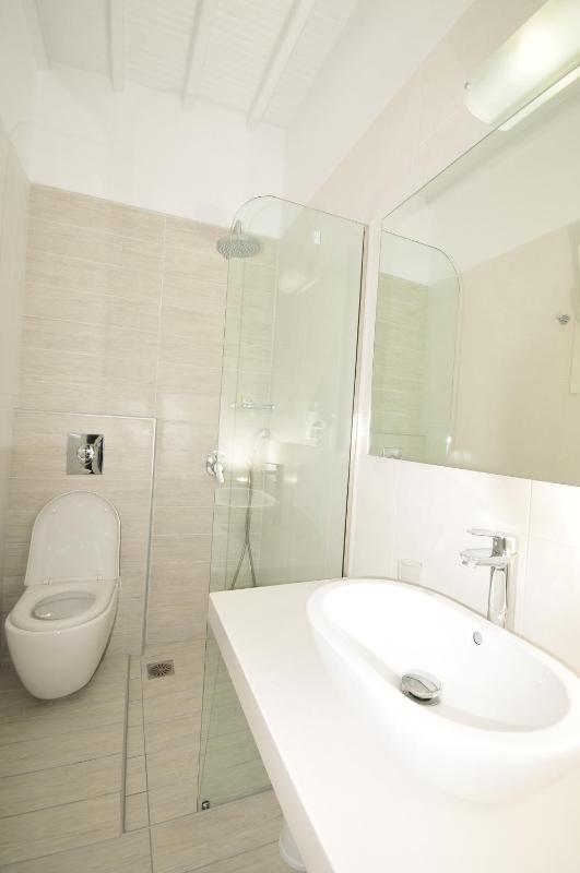 Standard Triple Room image 3
