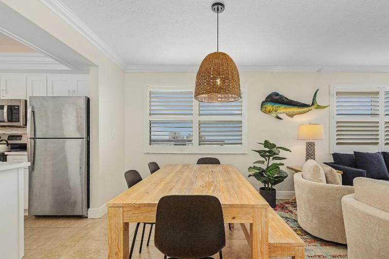 Beautiful Penthouse Condo - Corner Unit! condo - image 19