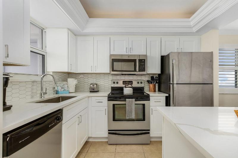 Beautiful Penthouse Condo - Corner Unit! condo - image 7