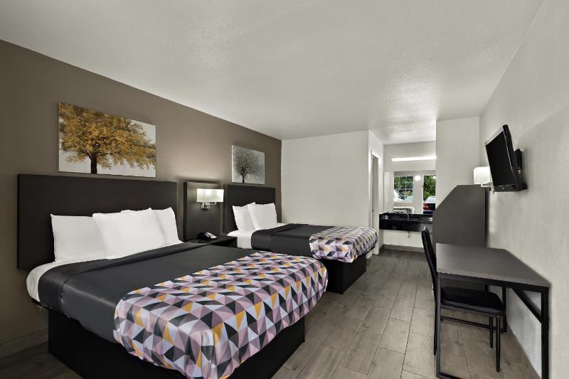 Double or Twin Room image 4
