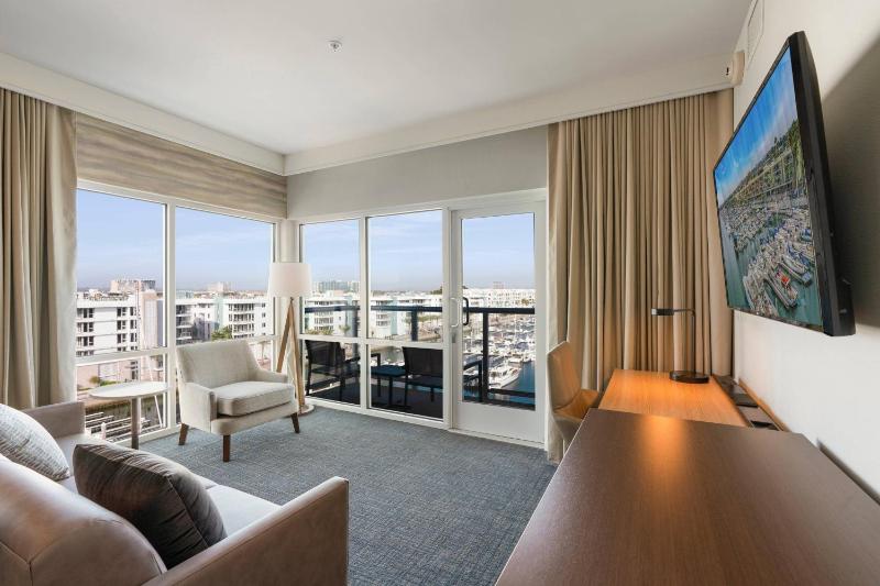 1 Bedroom Suite, 1 King, Water view image 1