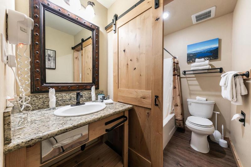 Charming Studio Deluxe w/kitchen #215 at Donner Lake Village - image 12