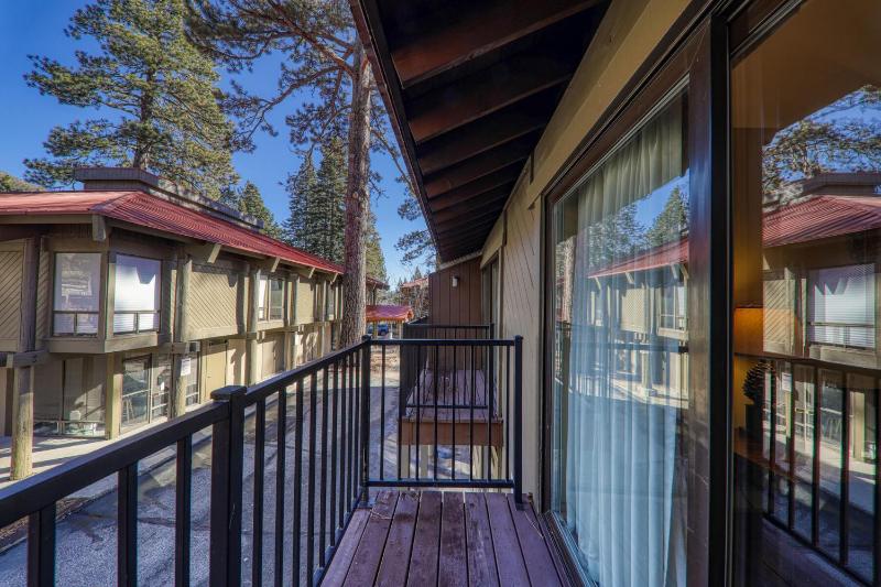 Charming Studio Deluxe w/kitchen #215 at Donner Lake Village - image 9