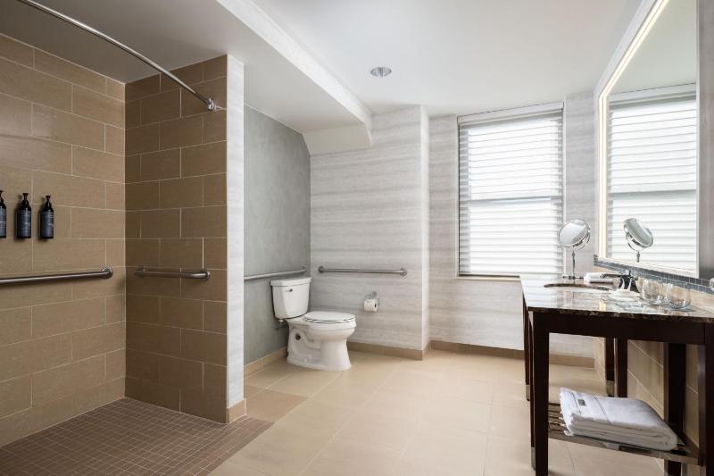 Standard Double Room image 3