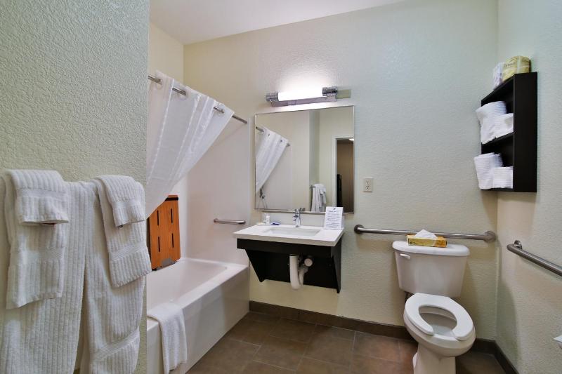 Studio Suite with Two Queen Beds image 4