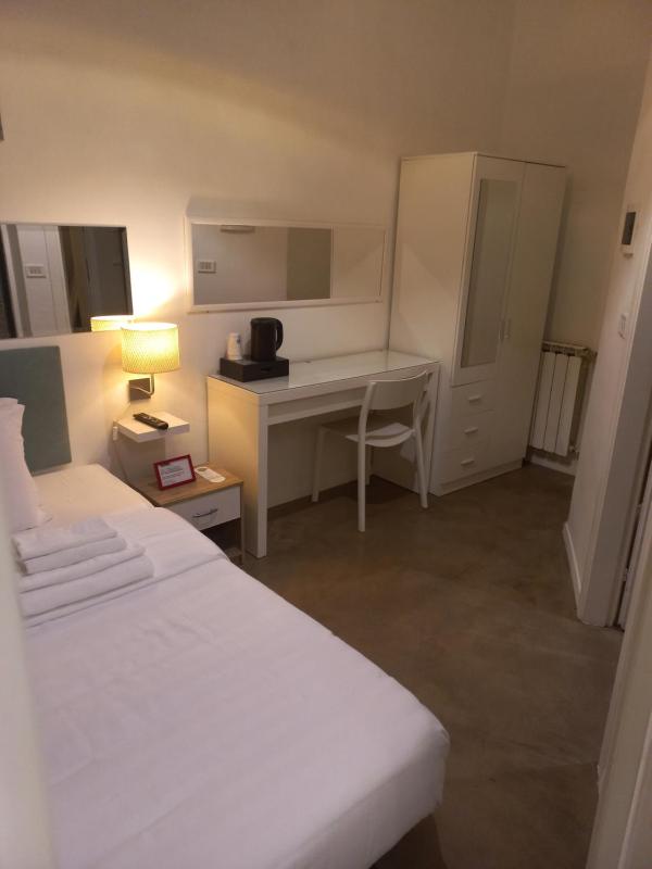 Deluxe Single Room image 4