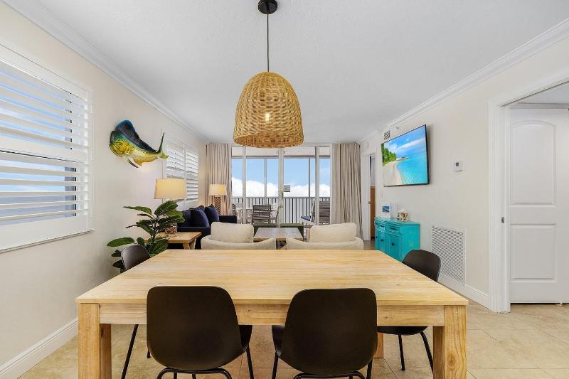 Beautiful Penthouse Condo - Corner Unit! condo - image 9