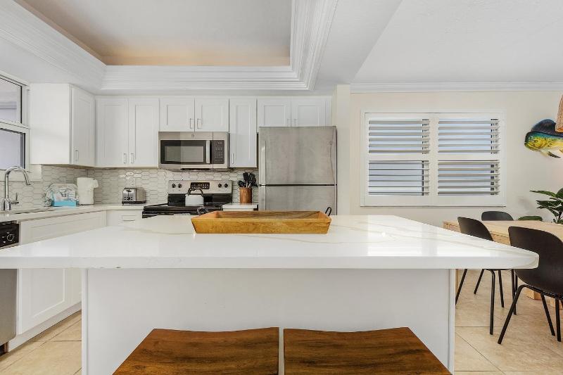 Beautiful Penthouse Condo - Corner Unit! condo - image 21