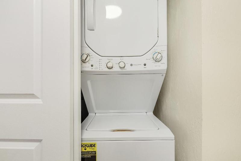 Beautiful Penthouse Condo - Corner Unit! condo - image 3