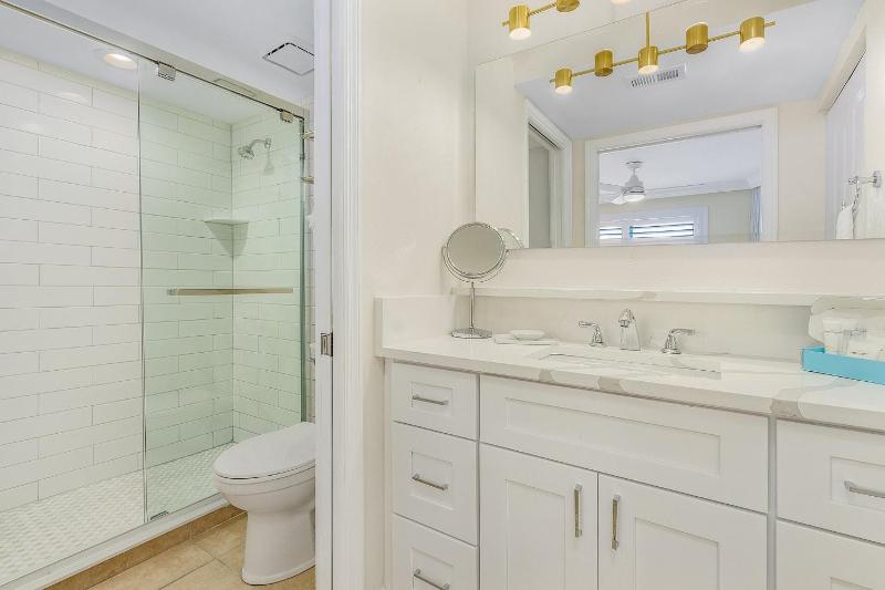 Beautiful Penthouse Condo - Corner Unit! condo - image 18