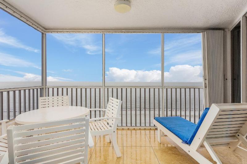Beautiful Penthouse Condo - Corner Unit! condo - image 1