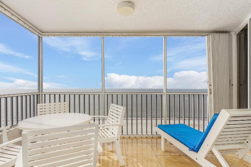 Beautiful Penthouse Condo - Corner Unit! condo - image 17