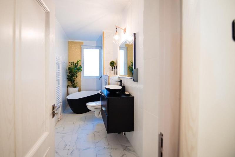 Complex Omnia - Apartamente Husi Images