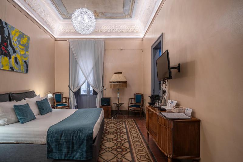 Deluxe Room image 4