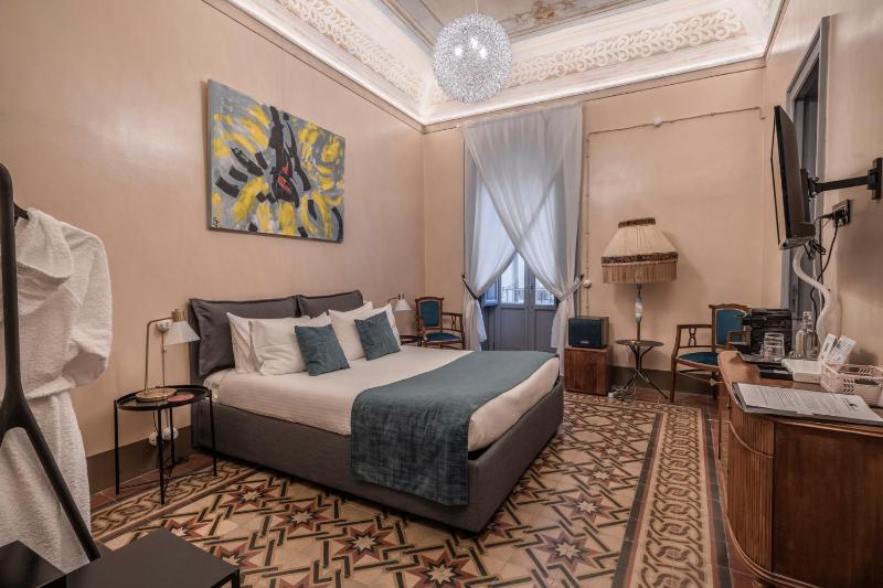 Deluxe Room image 1