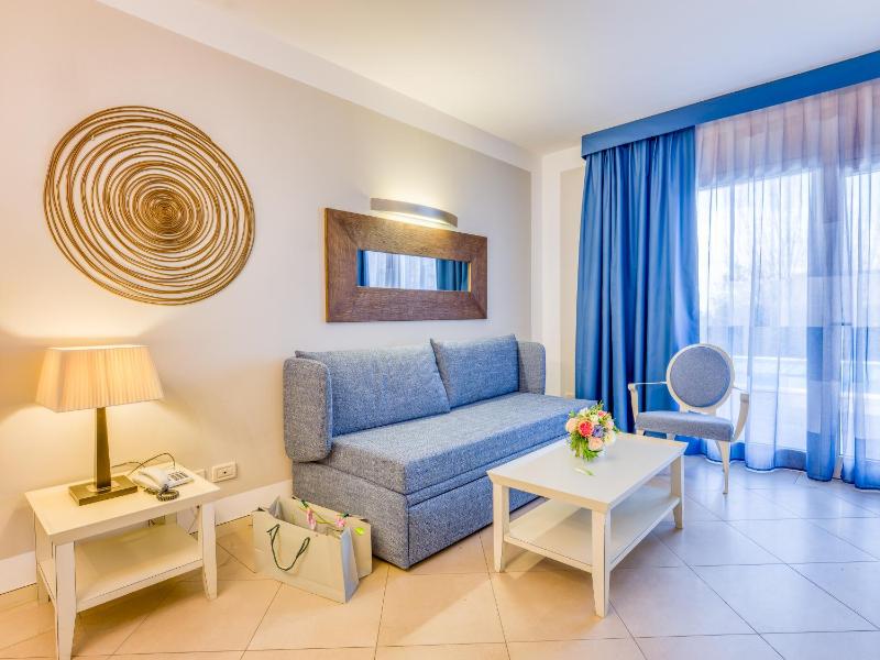 Suite with Private Pool image 4