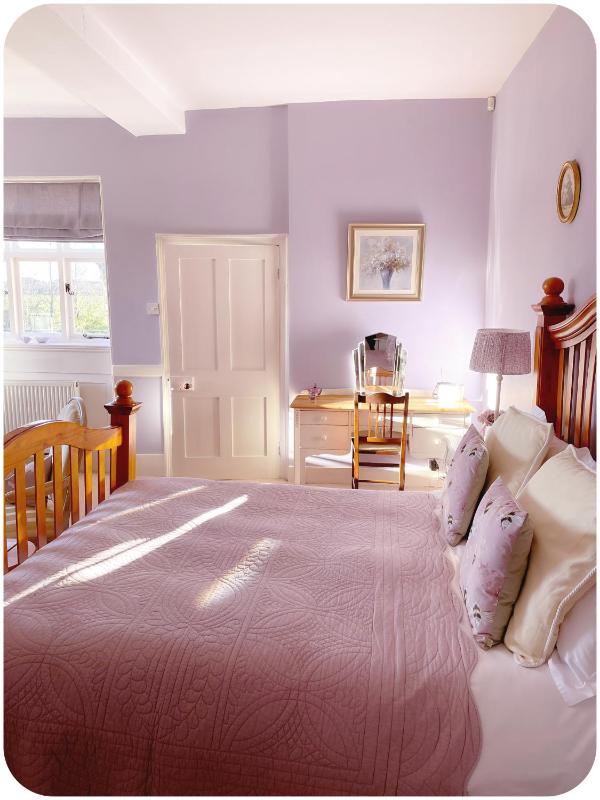 Family Room image 3
