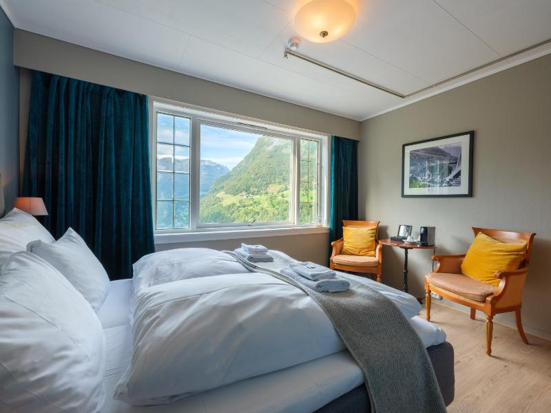Double Room with Fjord View image 4