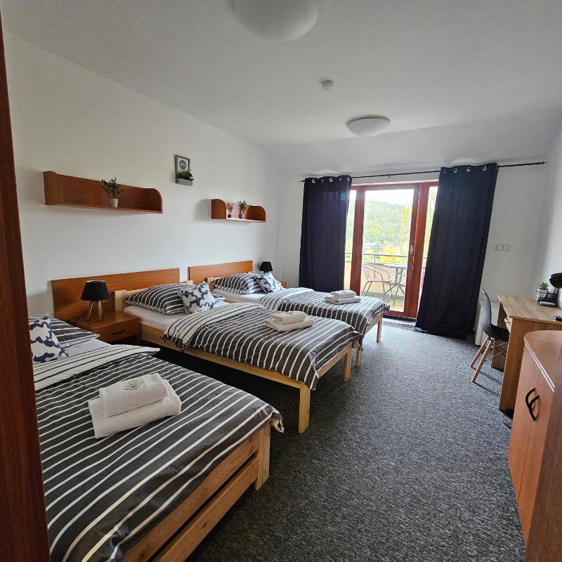 Twin Room with Balcony image 2