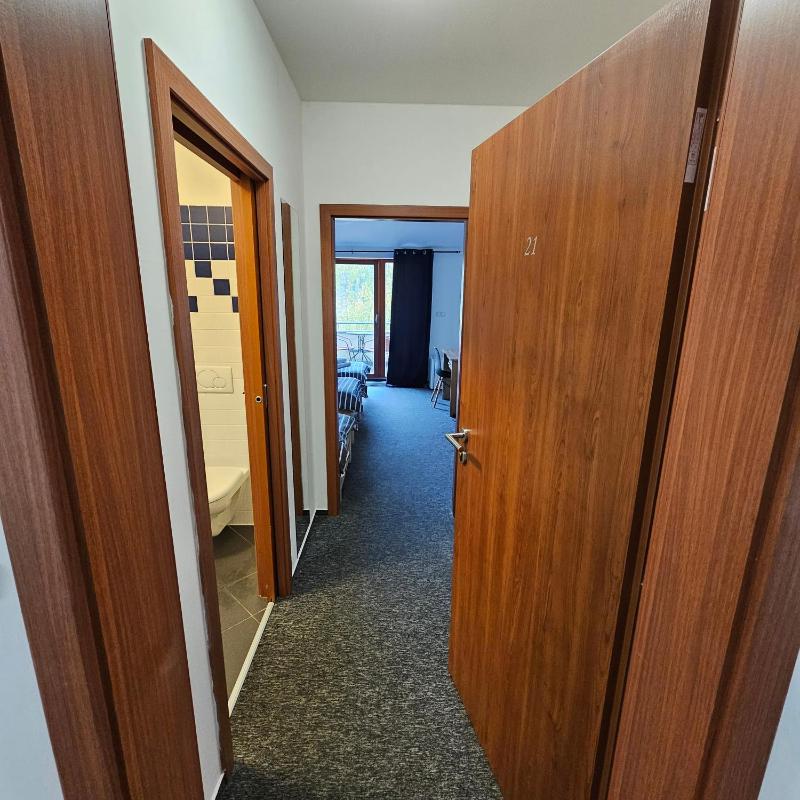 Twin Room with Balcony image 3