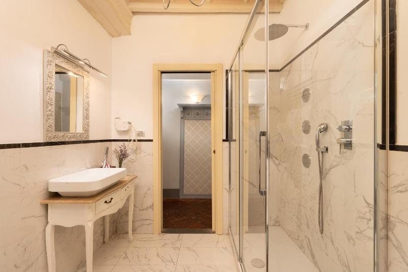 Deluxe Suite image 2