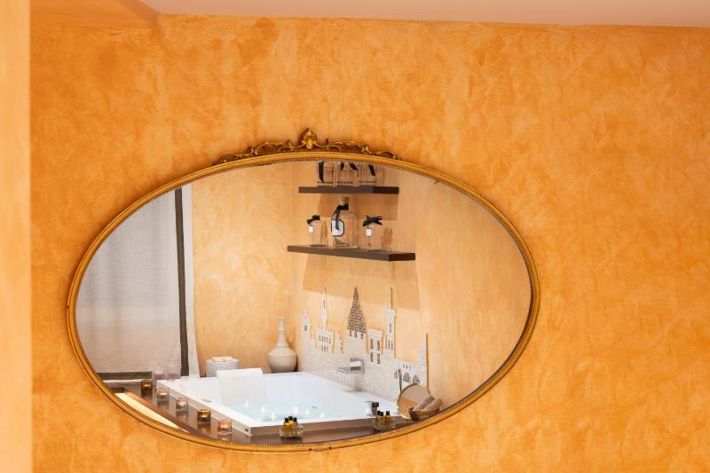 Deluxe Suite image 3