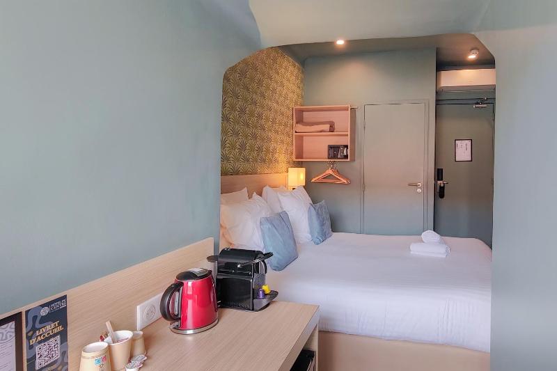 Superior Room with Notre Dame view image 4